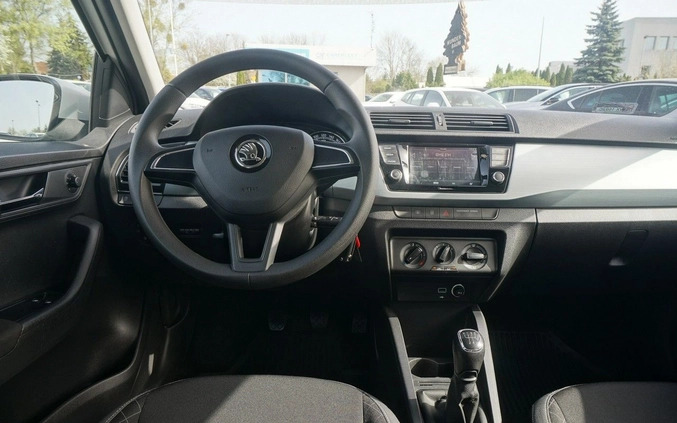 Skoda Fabia cena 38500 przebieg: 127027, rok produkcji 2019 z Myszyniec małe 529